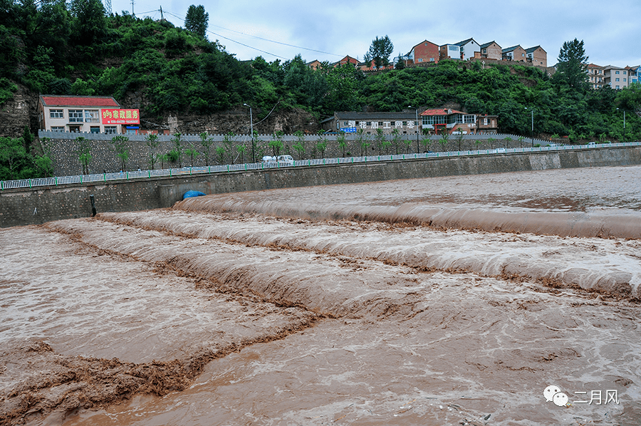 2013年沁水县城涨大河