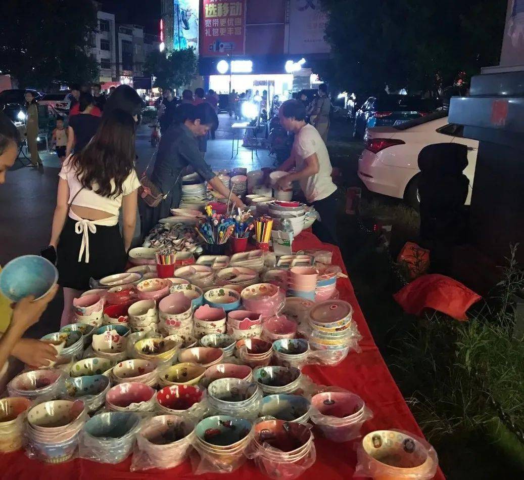 满满人间烟火气直击宾阳黎塘镇的夜市摆地摊现状