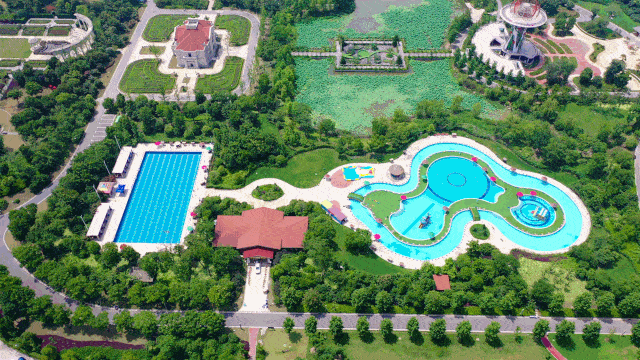 花式蹦床,刺激滑梯等.水上游乐中心来啦!送你免费畅玩!还不来疯狂?