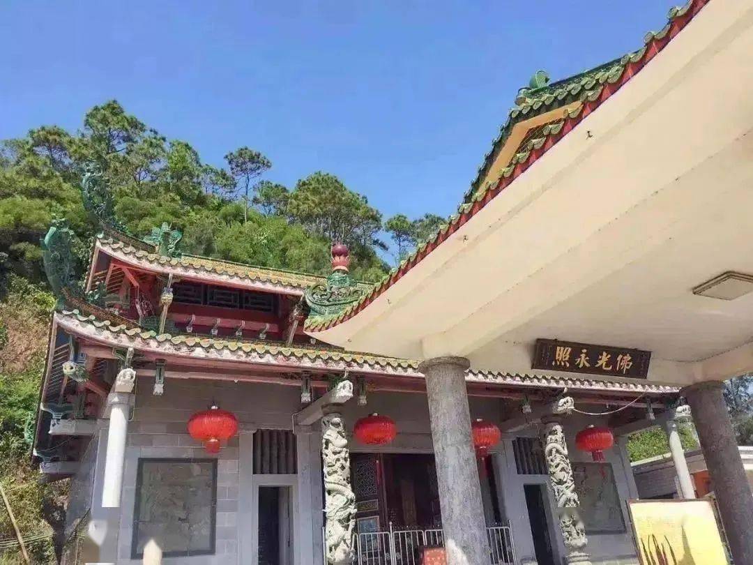 谁都能去远方, 却不是谁都能得一处静谧让灵魂安放 来到白鹤寺,倚山面
