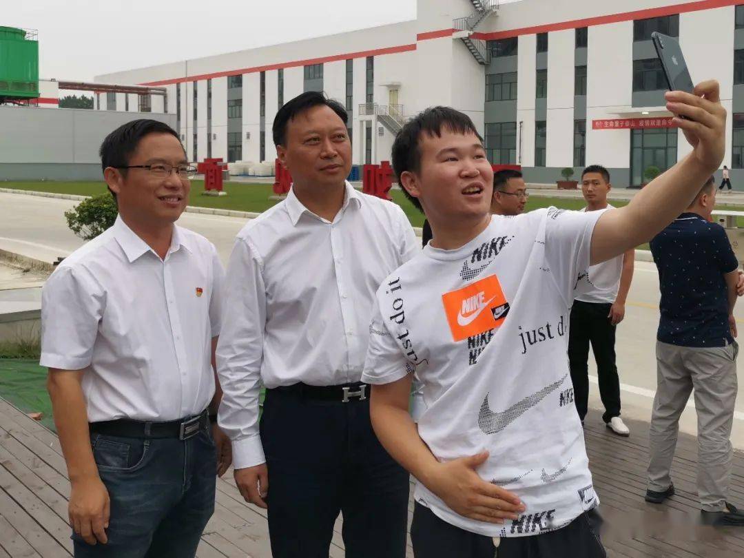 玉匠人小徐和王洪涛副县长,想念集团孙君庚自拍合影