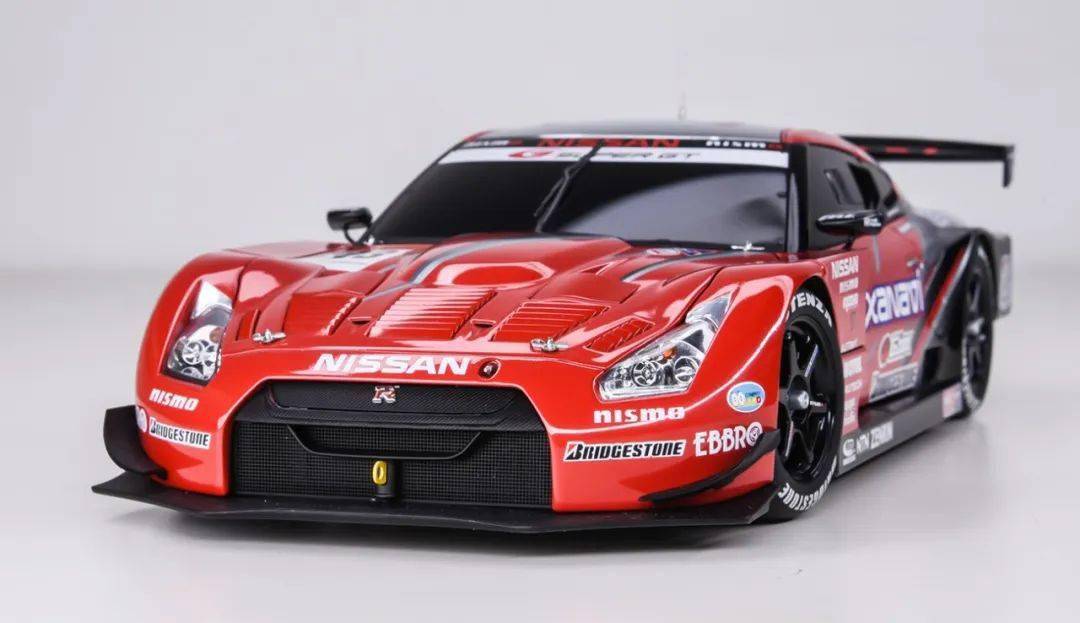 样子 底盘换成  碳纤维单体壳 例牌 取消四驱 vr38dett换成 赛车化的