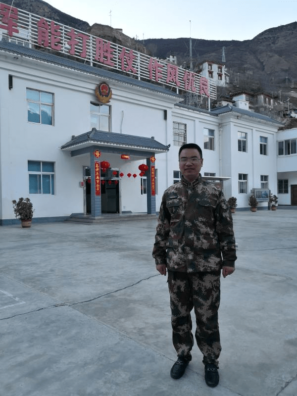 喜报鞭炮声声送喜报光荣不再静悄悄