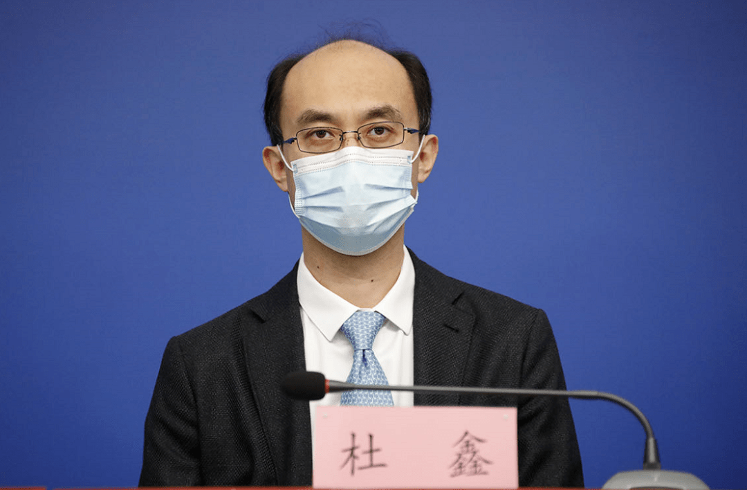 会上,北京市医疗保障局副局长,新闻发言人杜鑫介绍,为减少疫情期间