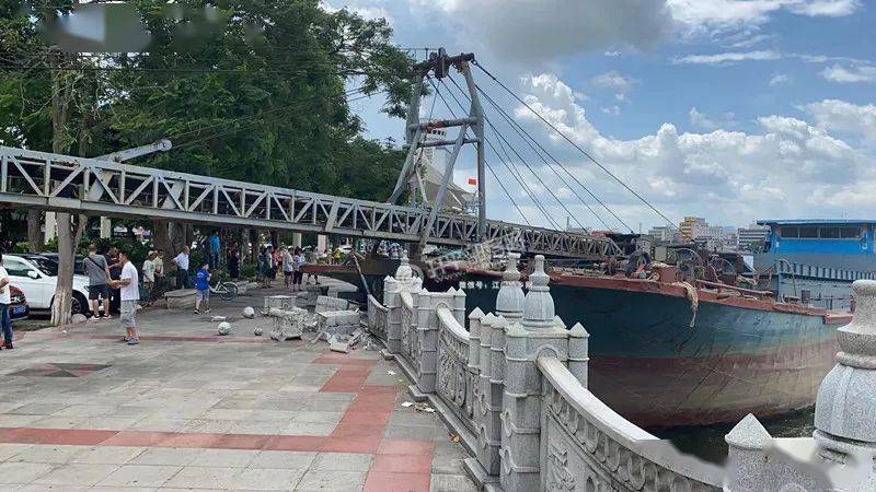 开平世纪之舟附近货船烂护栏情况通报来了