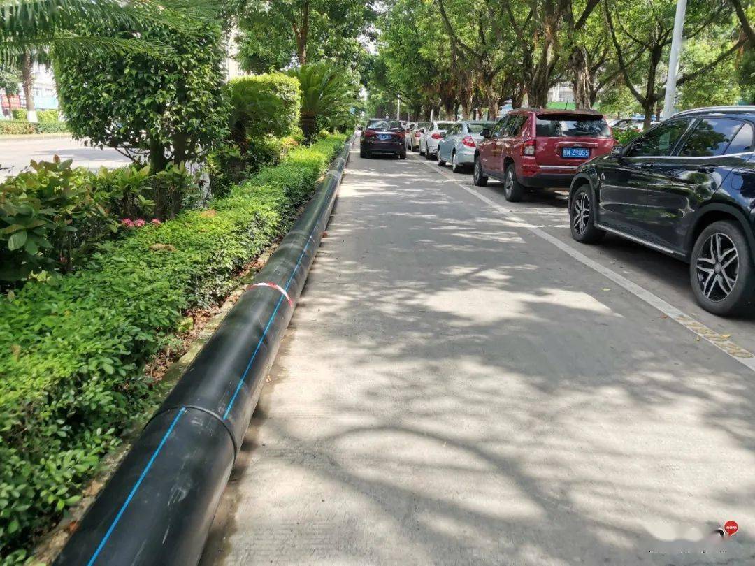 快看安州大道辅道多出来的大黑管看着堵心