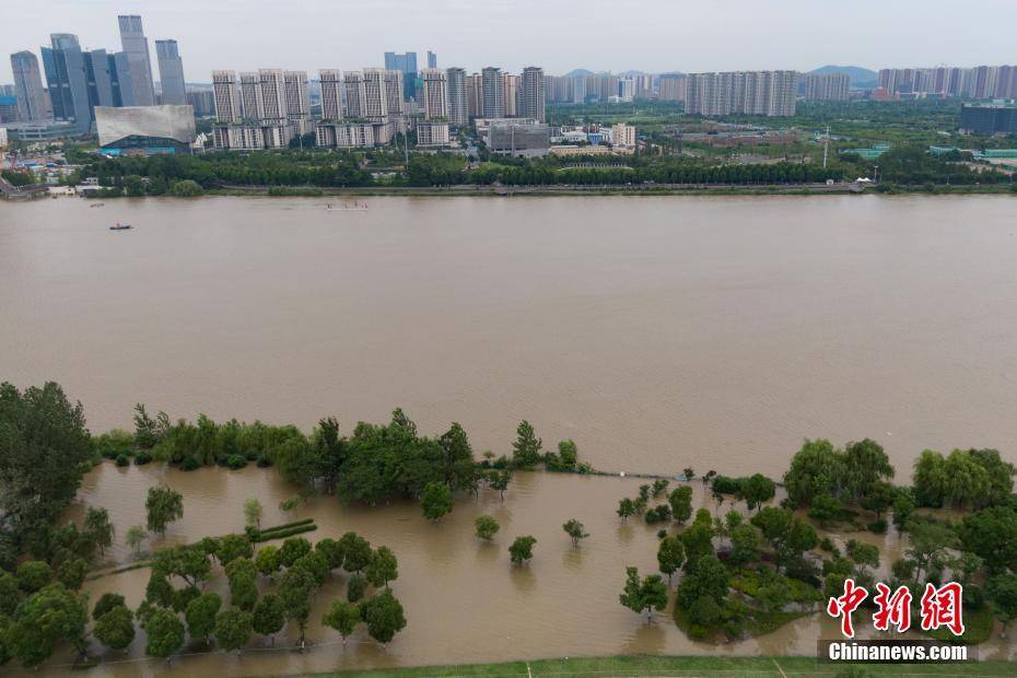 长江南京段水位持续上涨最高水位破10米