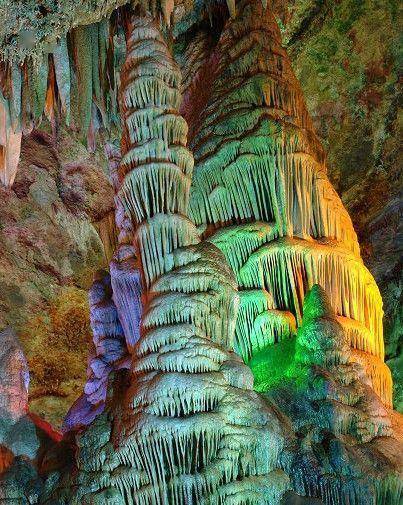 石笋与钟乳石的对望上联两情相悦缠绵意下联