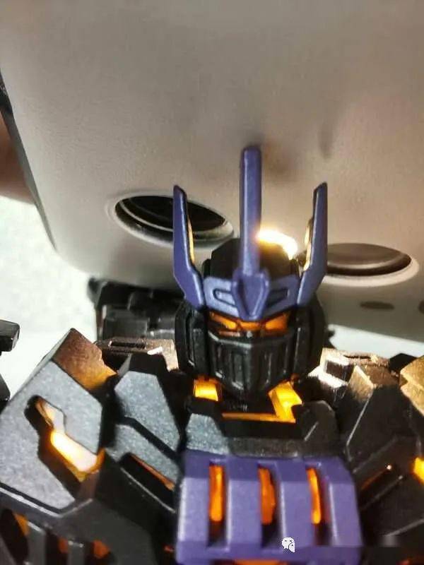 【评玩具】子小天:岑测评《铁工厂震天尊,人们也称它为堕落金刚》