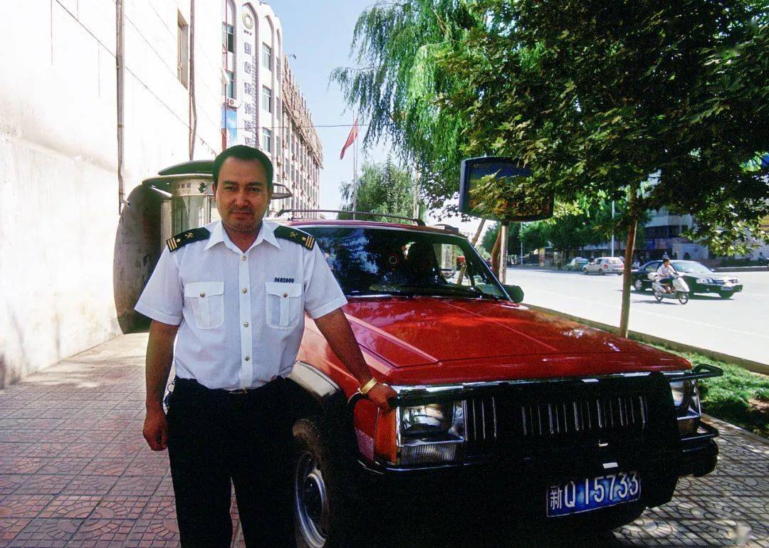 一次他和梁建波值班,他们知道光喝雪水对眼睛不好,对人体也有害,就提