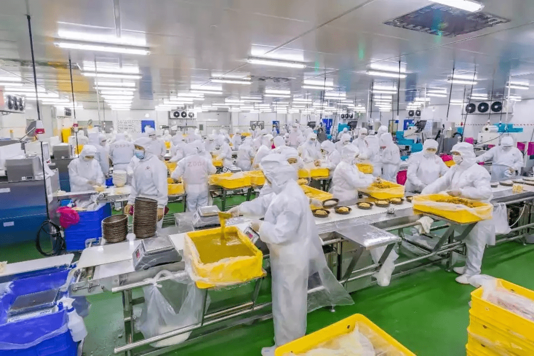 "便利蜂"拥有鲜食工厂和专属运输全程冷链,从源头保证新鲜,并可确保