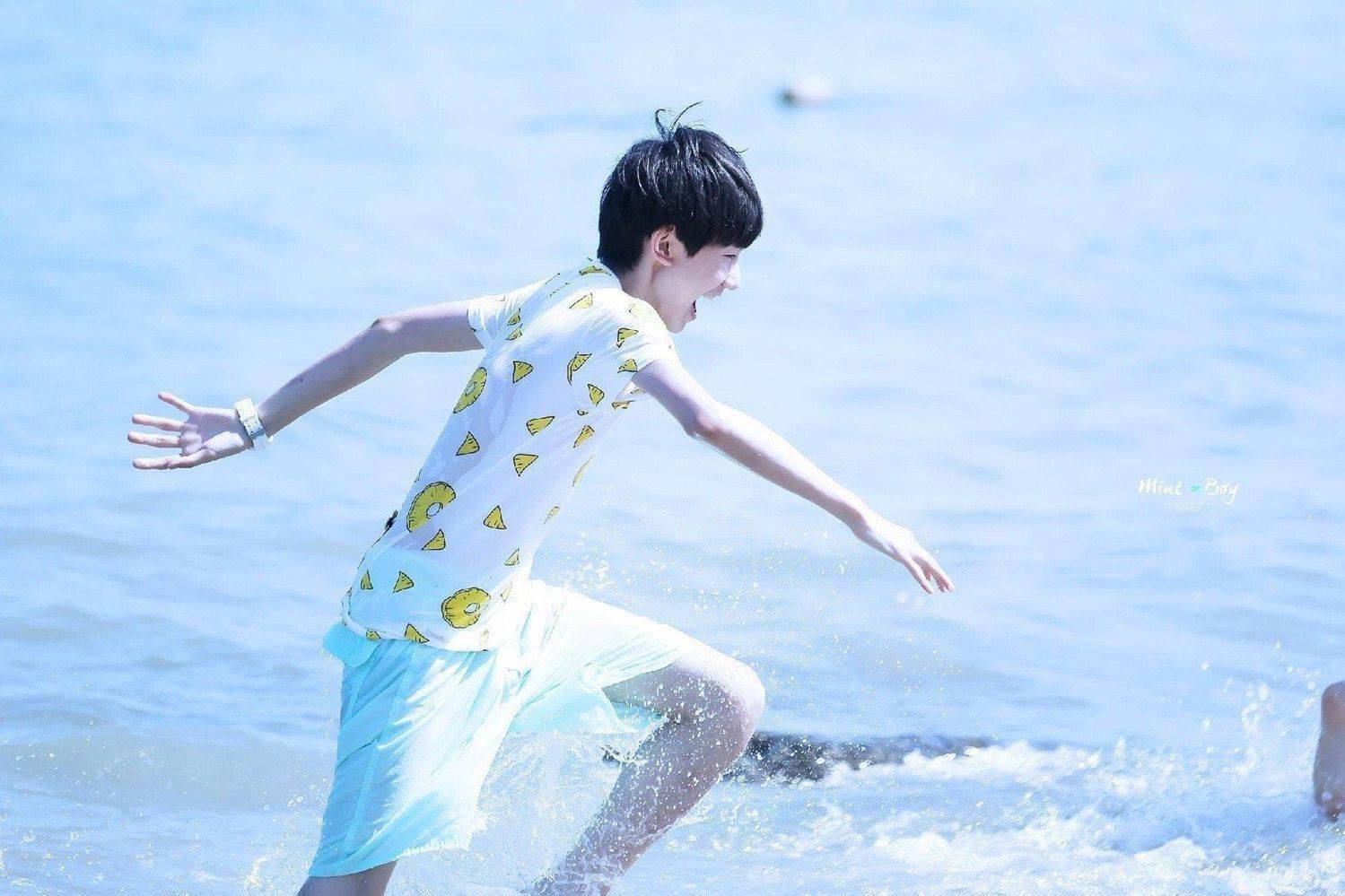 王源海边拍照小合集,盐系少年清爽来袭