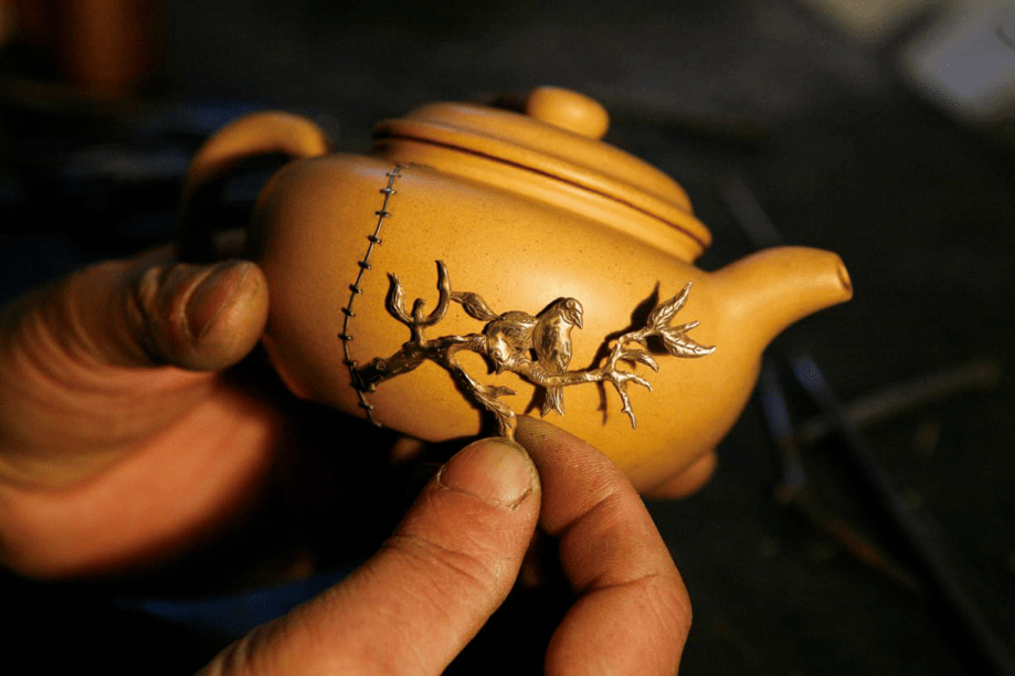 把简单的锔壶,变成艺术再创造锔壶的第一步是复原.