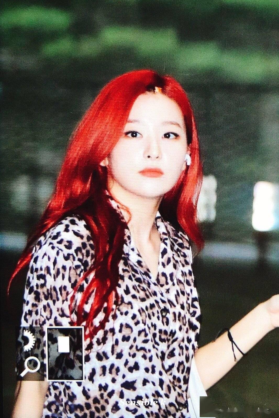 theqoo热帖超适合红发的redvelvet涩琪周偶上班路