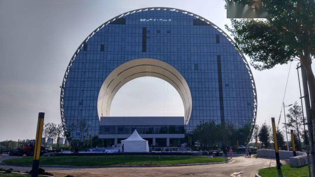 长春汽车博物馆坐落在长春国际汽车公园内,该项目于2008年7月动工