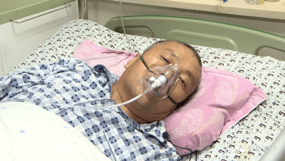 视频突发心肌梗塞西宁这个司机仍然死死握住方向盘