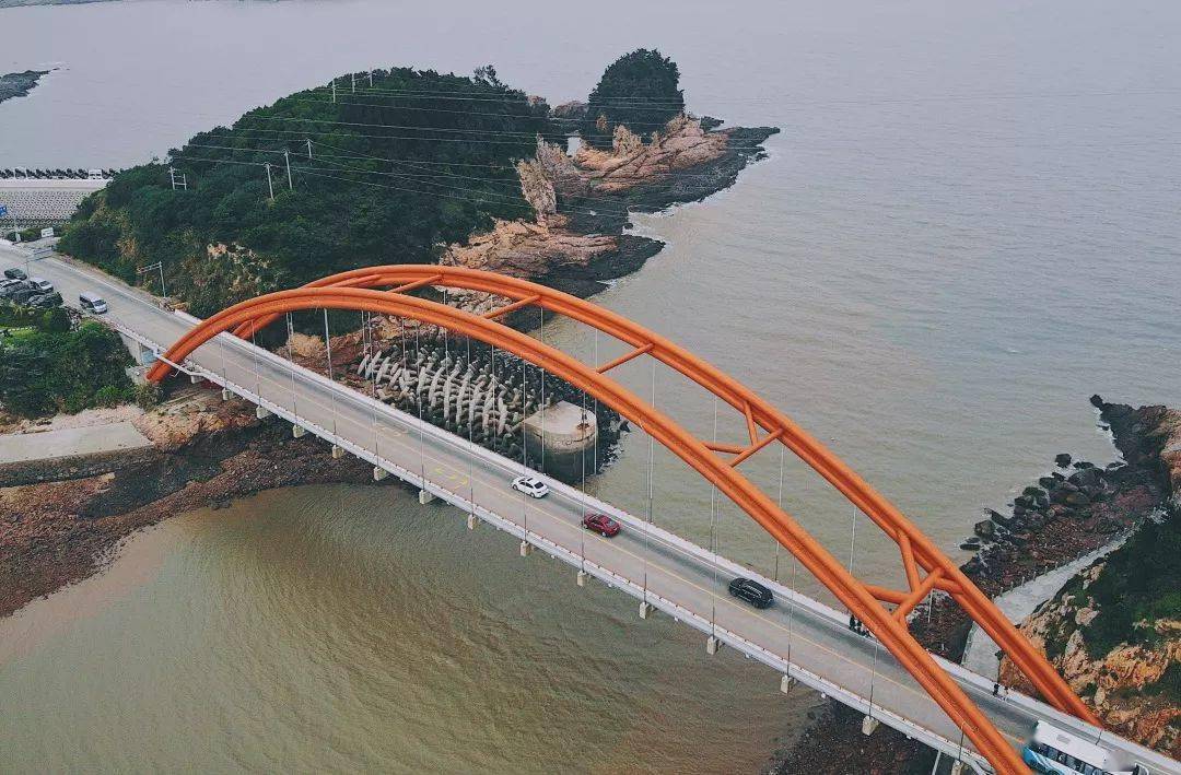 南接洞头大桥,北连彩虹桥.