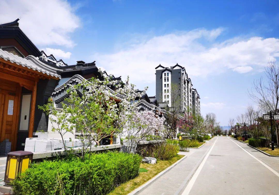 华中小镇白石山居夏季花园相聚和老友聊会天