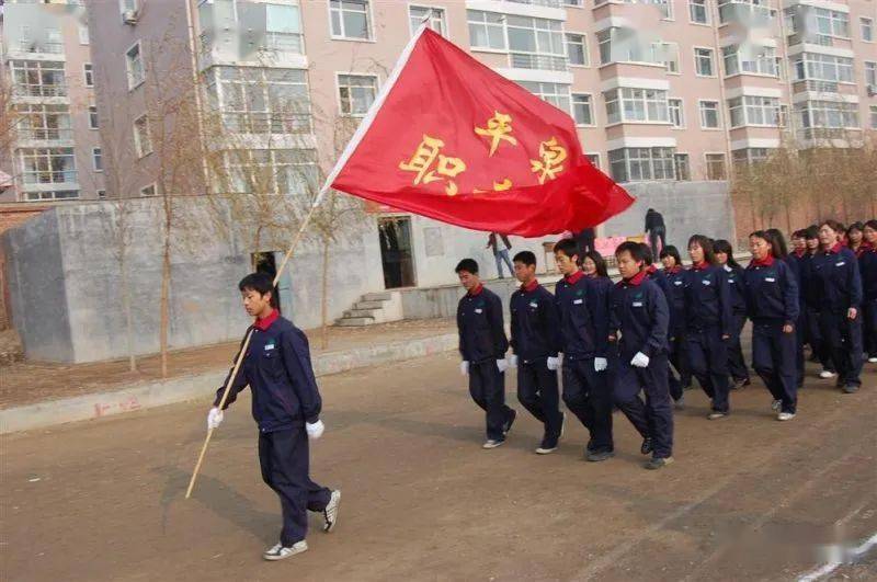 市西青區中專合作辦學,新生在我校註冊學籍,前2年在平泉職教中心上學