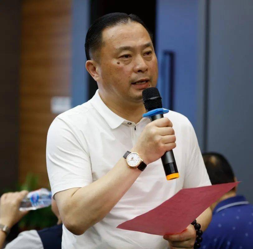 章燕,黄震良分别为选手点评谁能入围决赛?谁能一举夺魁?