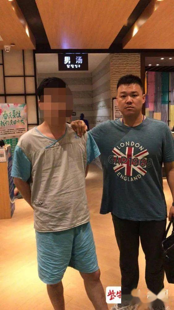 四个闺蜜聚会发现爱上的是同一个假富二代~~_唐某