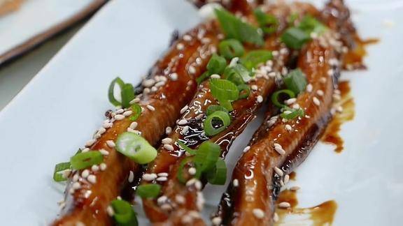 韩国街头美食烤盲鳗