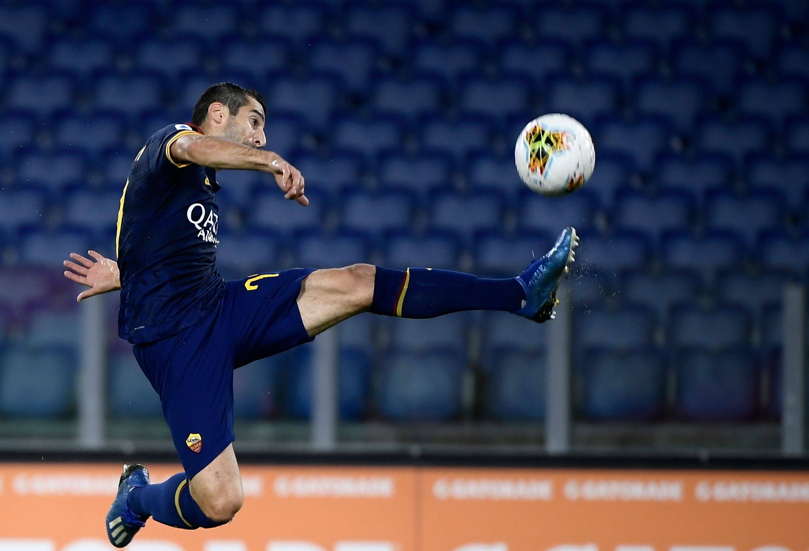 足球——意甲:罗马胜维罗纳