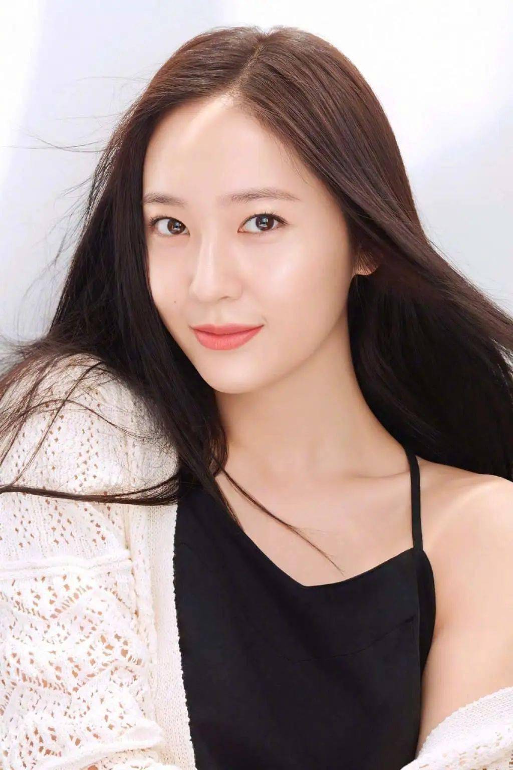 krystal郑秀晶上线营业,还是迷人的存在