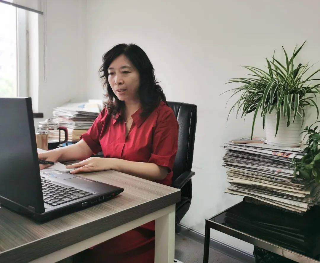 此次讲座邓敏老师以国家教学成果奖的培育和申报为主要内容,以广东