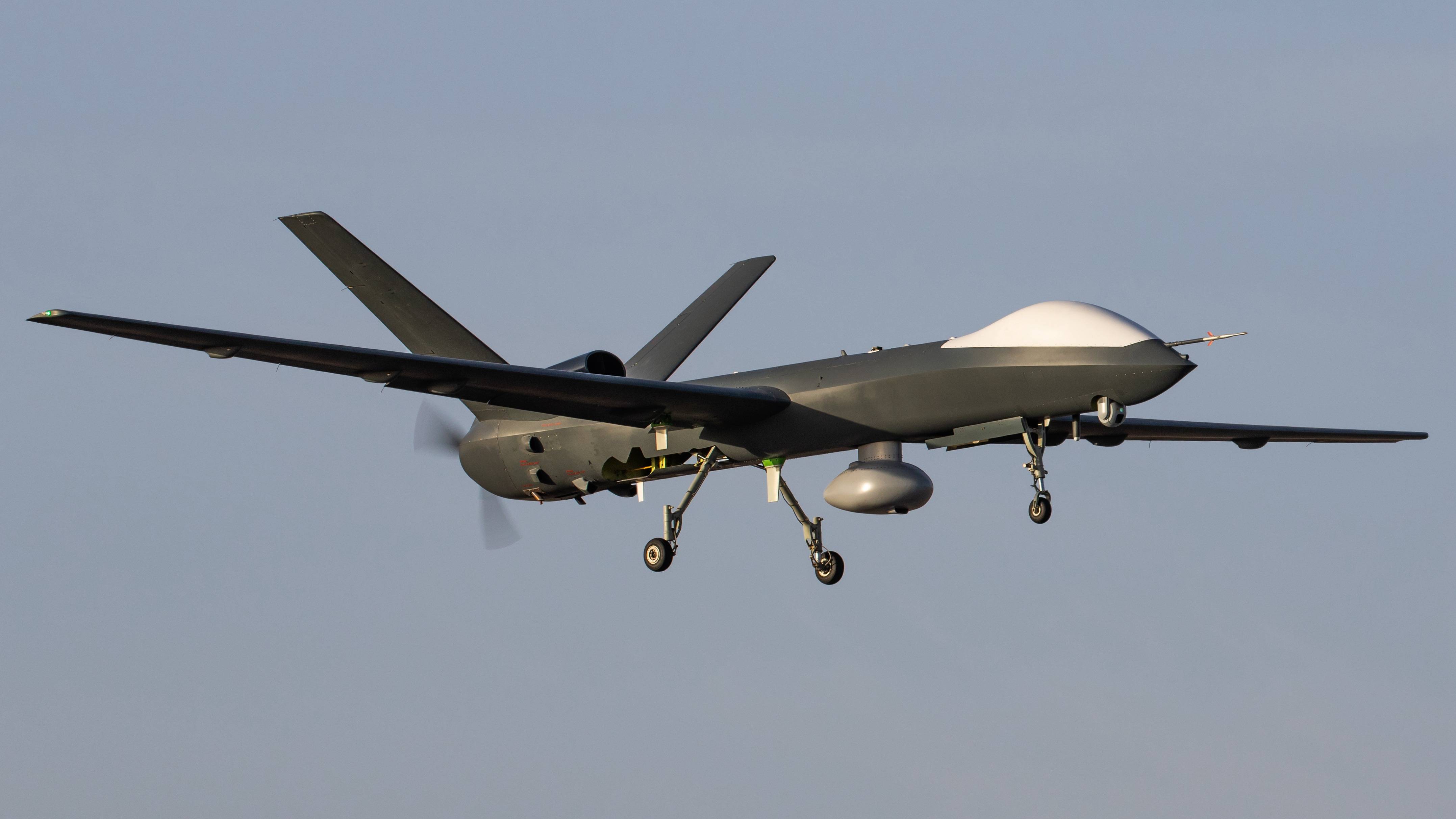 海洋型彩虹-5无人机首飞成功