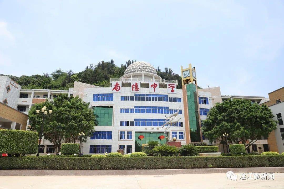 在华侨中学和连江五中,郑立敏督促校方要紧紧围绕省二级达标校创建