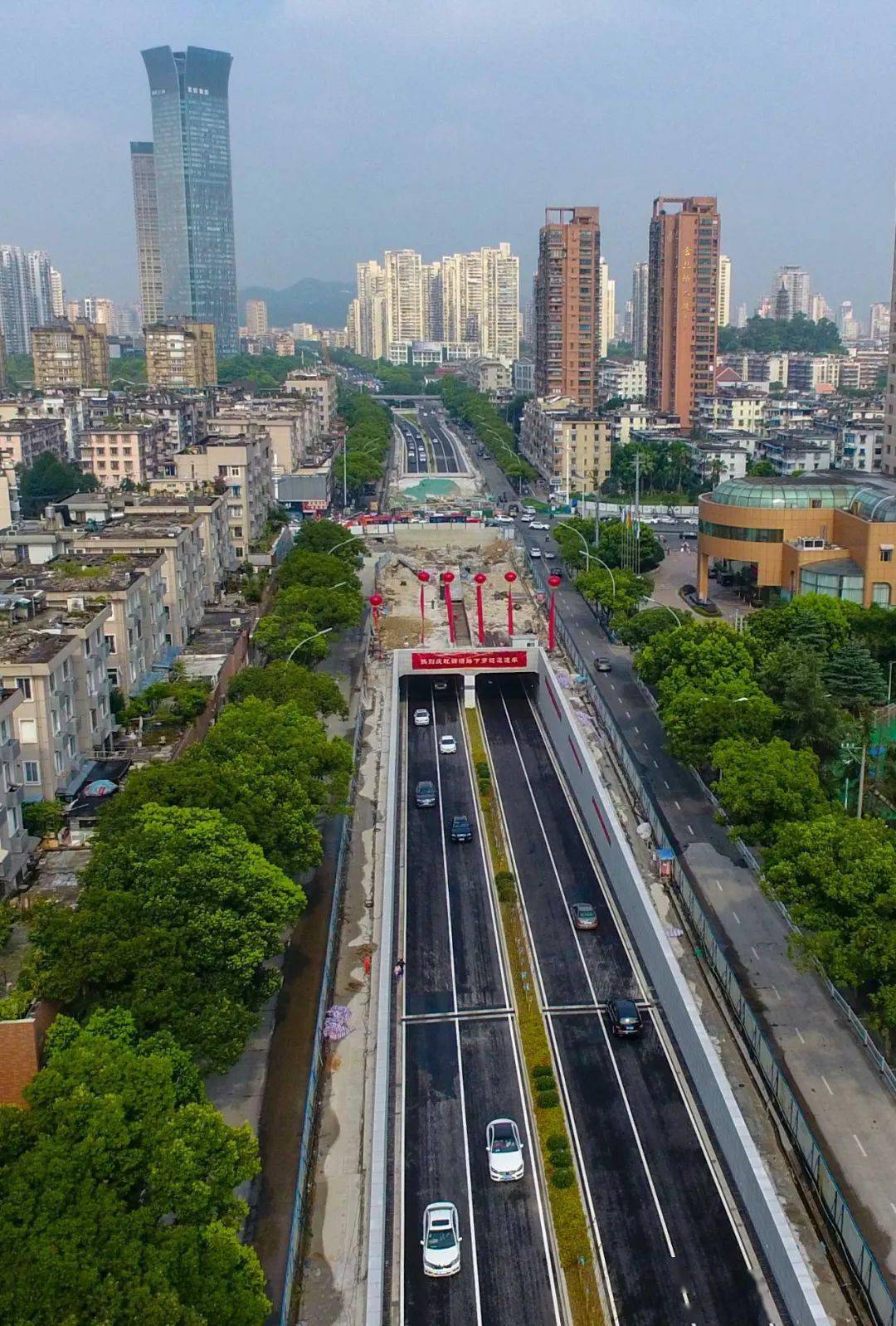 刚刚温瑞大道二期锦绣路下穿隧道正式通车