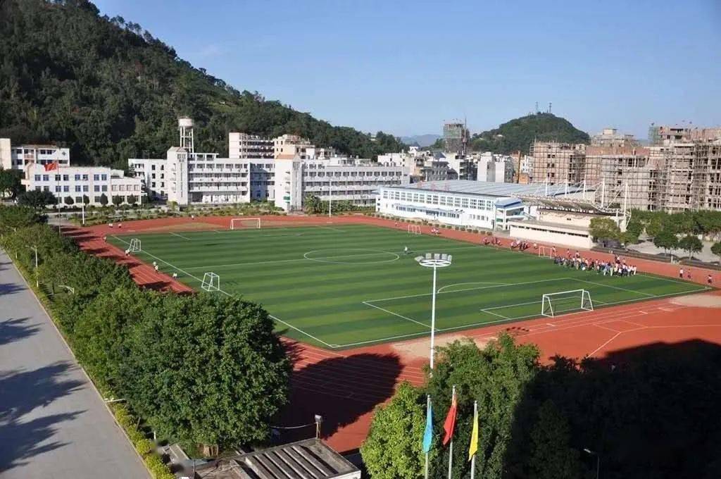 尚德中学连江五中华侨中学连江二中郑立敏还一一协调解决各学校提出的