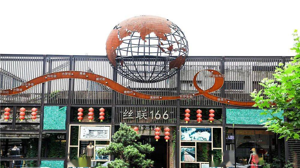 如今杭丝联成为了杭州最负盛名的loft创意产业园,"丝联166"三个字已