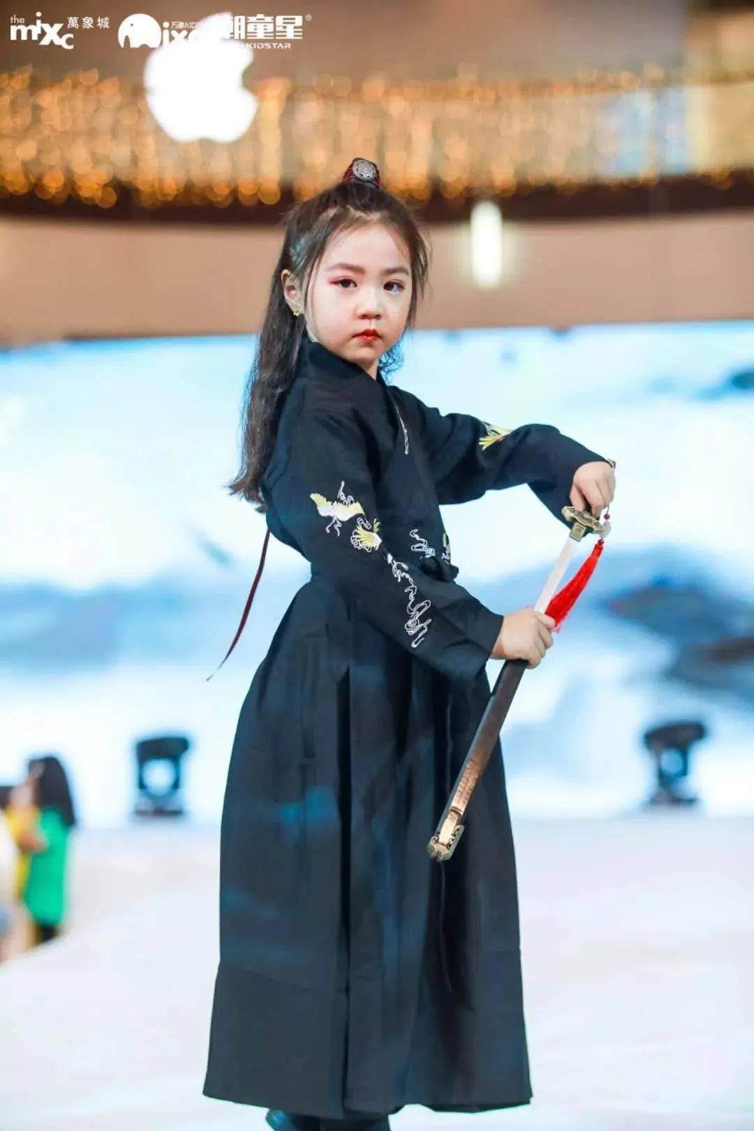 潮童星秀场谁说潮童星只有酷小孩我们还有翩翩少年郑州郑东赛区晋级