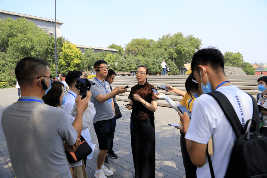 十余家央属媒体记者到沈河区多福社区和盛京皇城景区现场采访