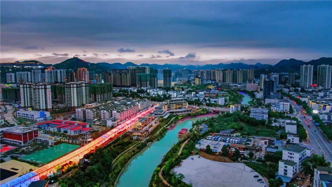 贵州日报丨万山区:深山贫困户进城当老板