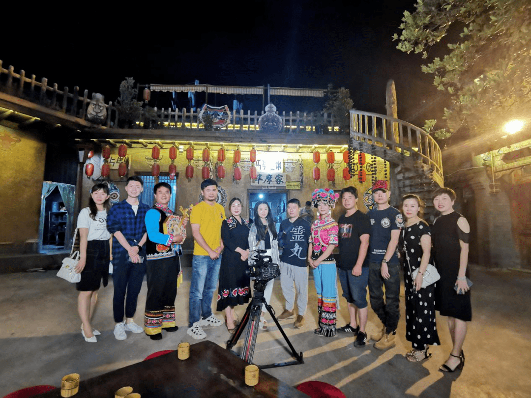 唐主播和楚雄市副市长荀之灵,网红"云南小花",一起做了一场带货植播