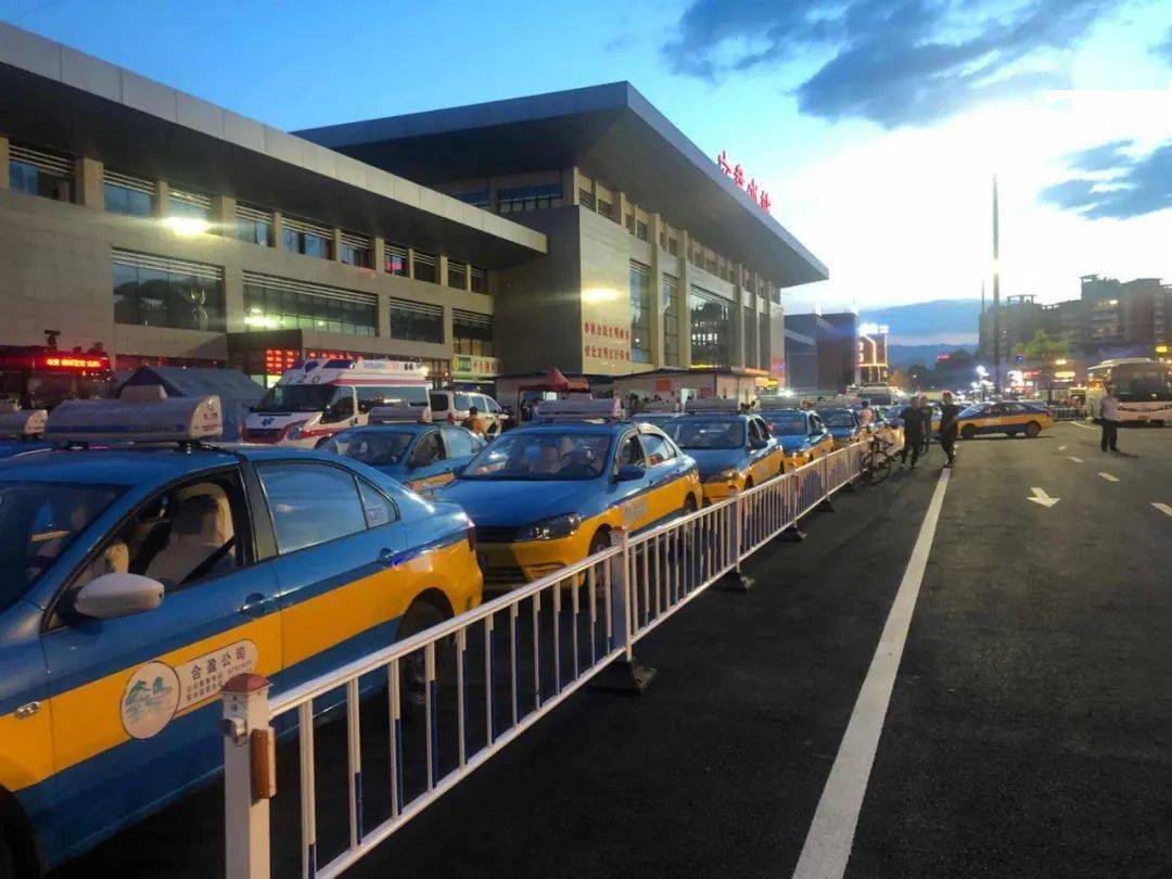 六盘水火车站拉客喊客 喊价不打表.要着了!开始大查了!