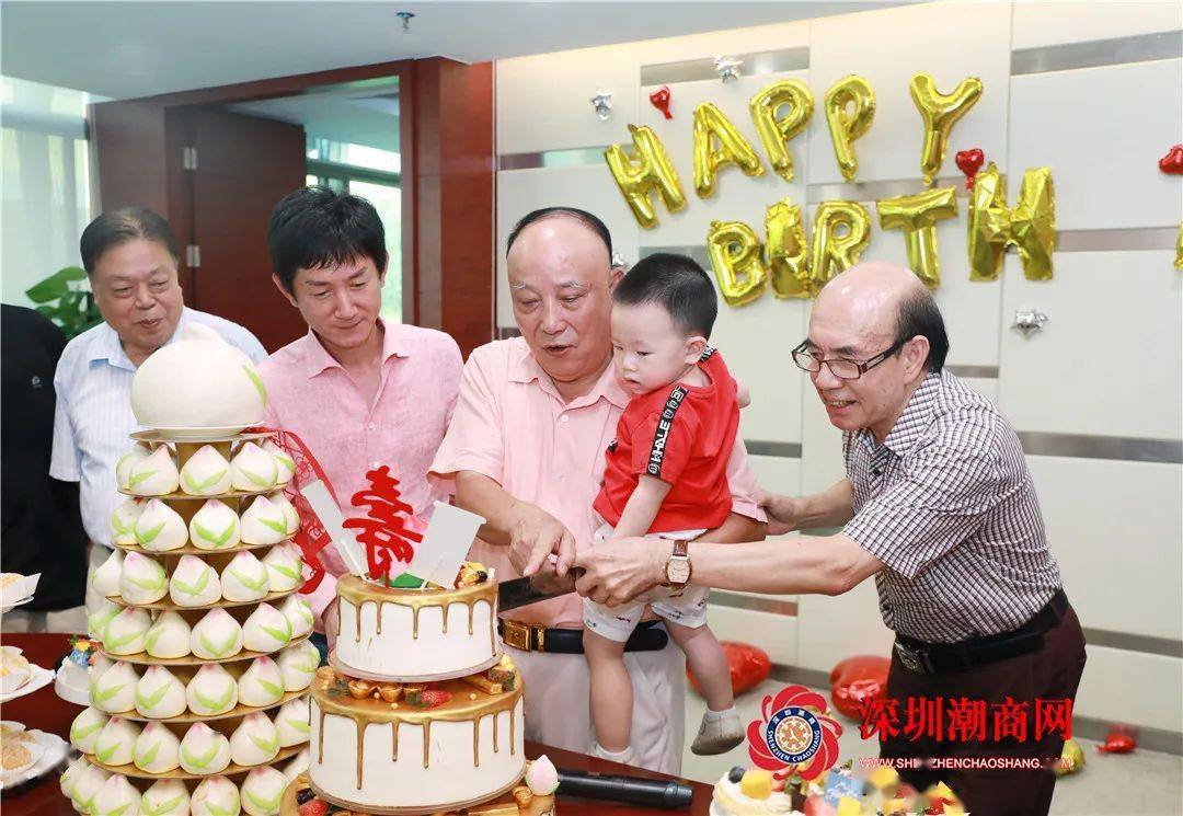 深圳市潮汕商会全体成员恭祝吴开松创会会长生日快乐!