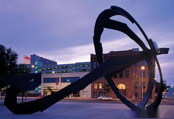 把生活用品变为艺术克莱斯奥登伯格大师