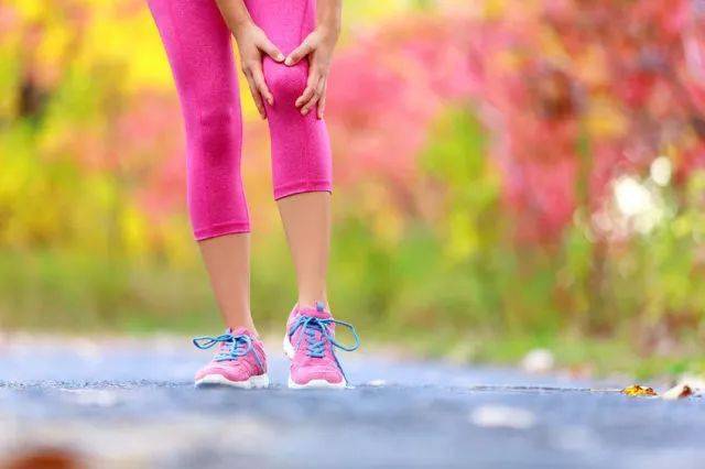 一般需减少运动量出现腿疼还走不走路?