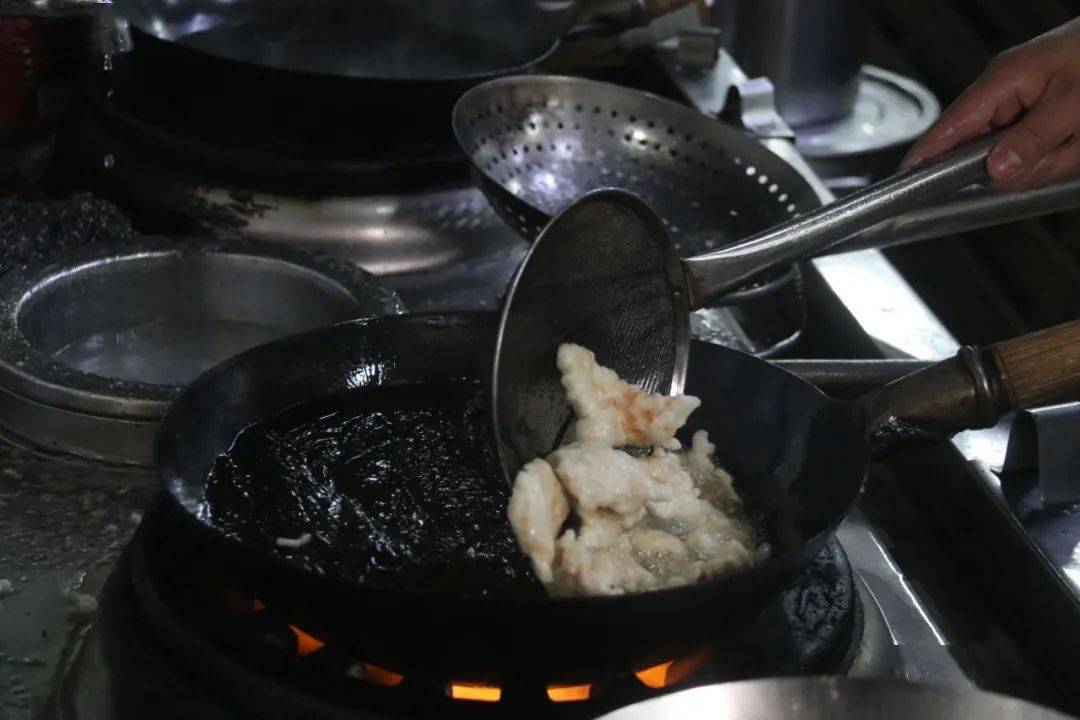 与钻研精神 数次改良 锅包肉成为全国脍炙人口的名菜  图 | 翟宏伟