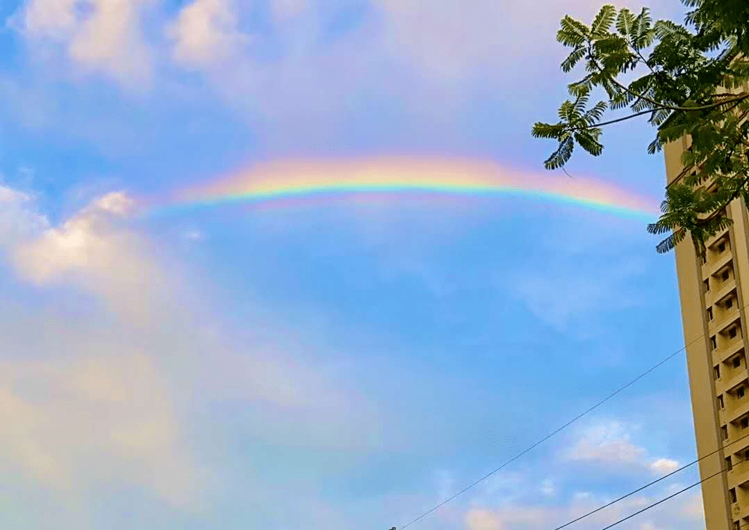 昨晚威远的天空出现彩虹!朋友圈都刷爆了._微信