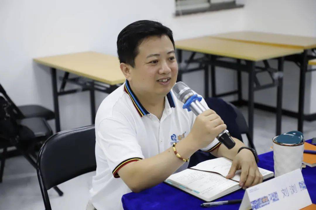 泰祺教育数学教研组组长全福星老师,逻辑教研组组长宗为翰老师及上海