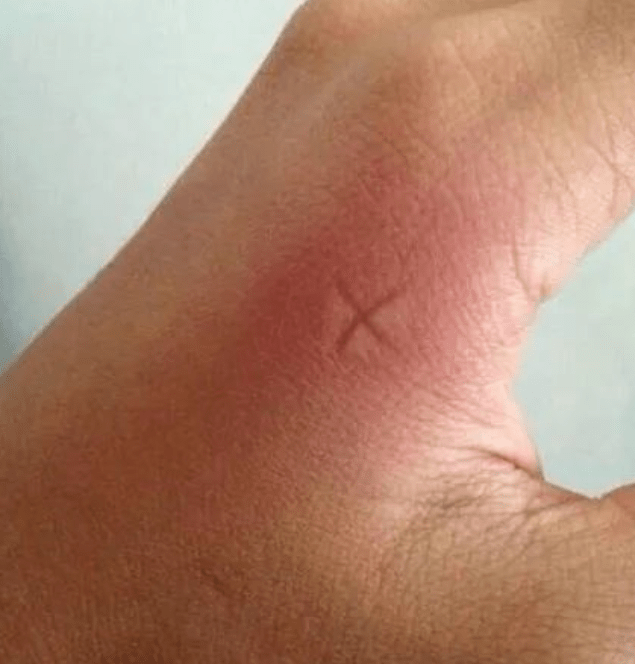 女朋友|爆笑GIF图：大爷，你这表现得太显眼了，藏得藏不住了