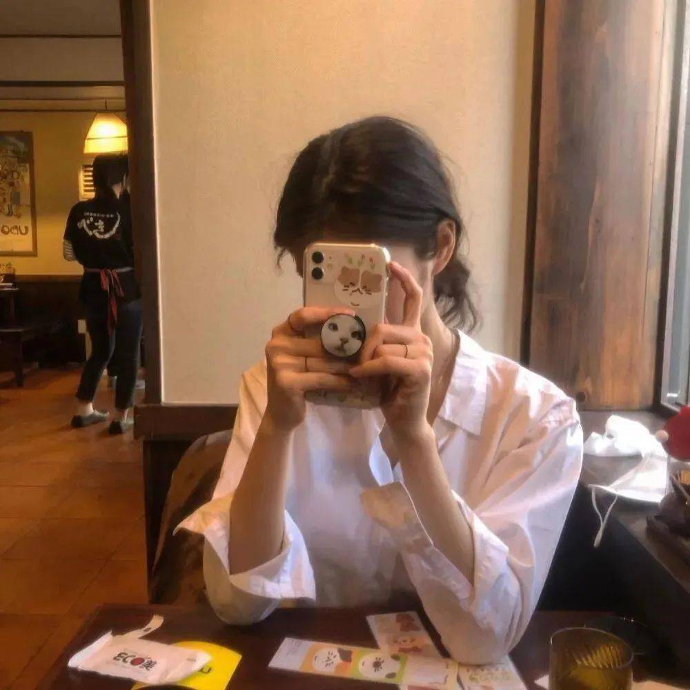 头像| 我讨厌自己说了一大堆之后对方沉默的回应_低头