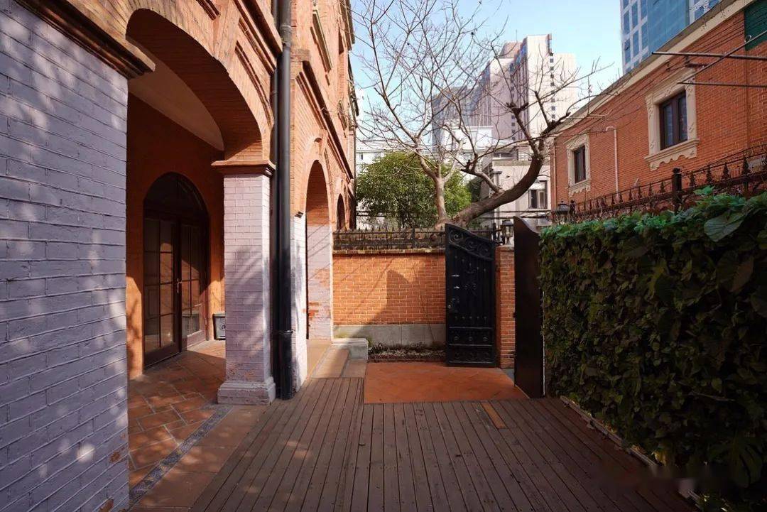 顶级新里弄堂翰林府邸清水红砖洋房品相美房出租中