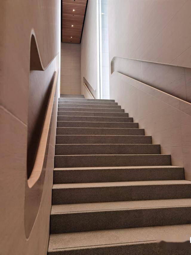 苹果新三里屯零售店开业探营