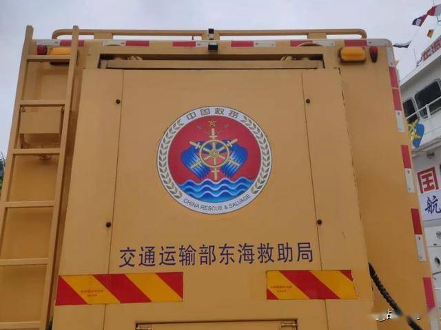 舰上有同样的中国救捞徽章